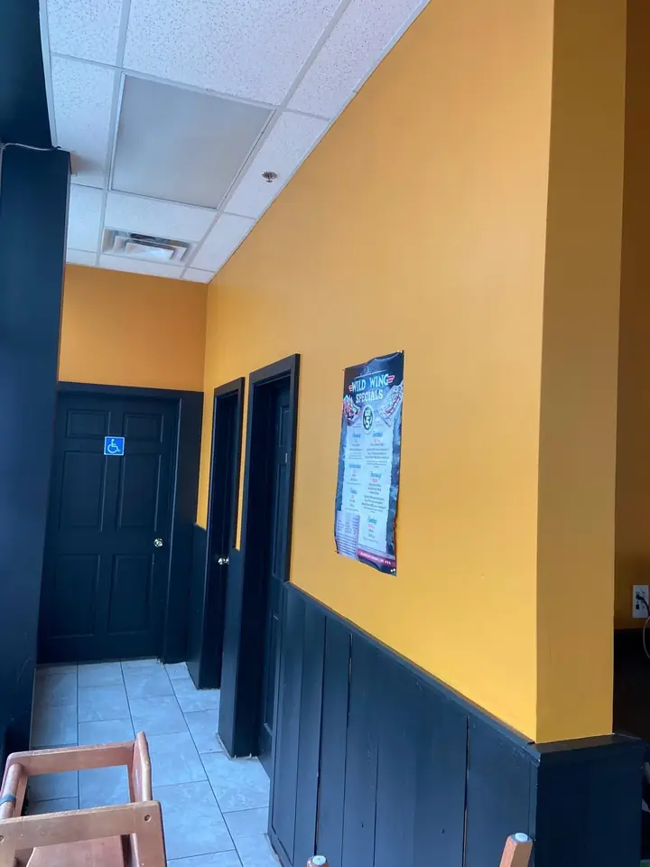 Restaurant hallway in yellow with black trim
